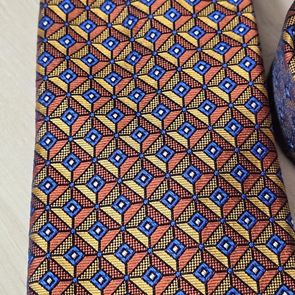 NWT!🇨🇦 DION Elegant Geometric Tie in Gold Yellow and Blue - Picture 5 of 6